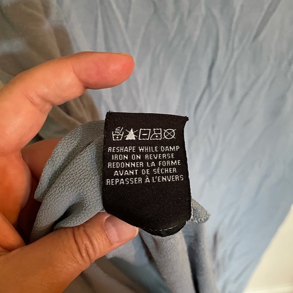 Le Chateau Sleeveless Blouse - Picture 5 of 5